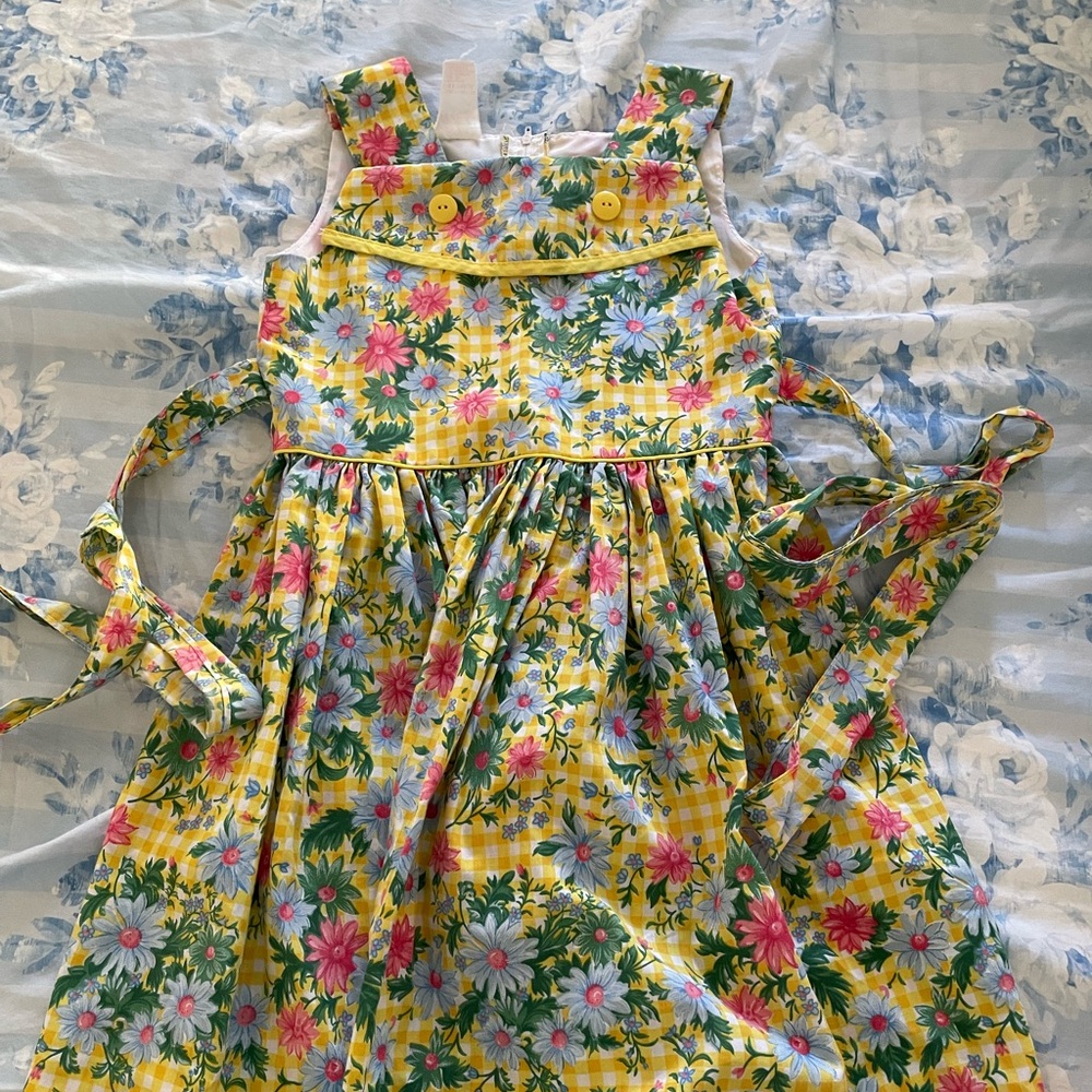 Precious vintage Daisy sundress for little girl, size 7